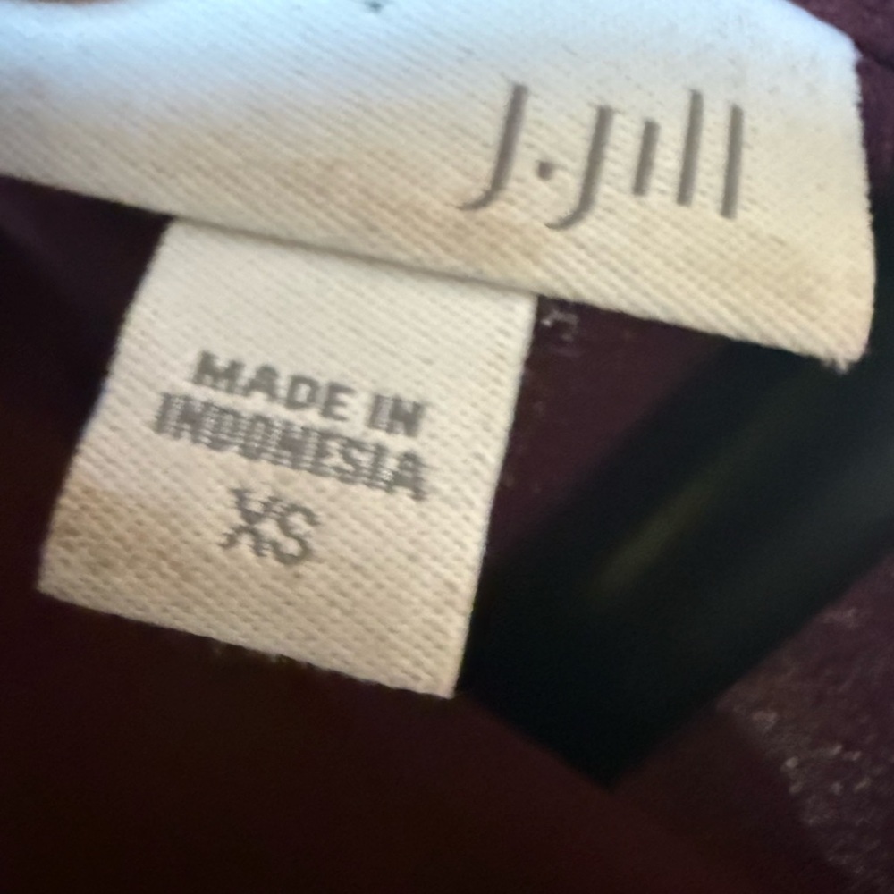 J. Jill Deep Burgundy Apparel pleated hem blouse 3/4 sleeve ruffle hem size xs - Picture 5 of 5
